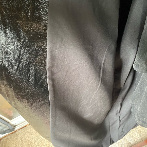 Classic Trench with Style - Picture 7 of 12